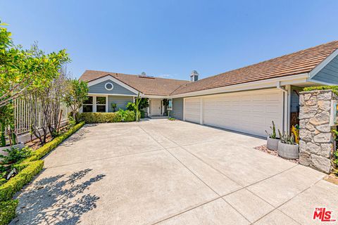 Photo of 6 Sirius, Irvine, CA 92603 (MLS # 26846145)