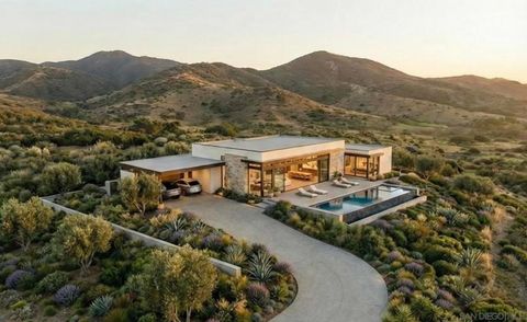 2055 riviera dr Vista CA 92084