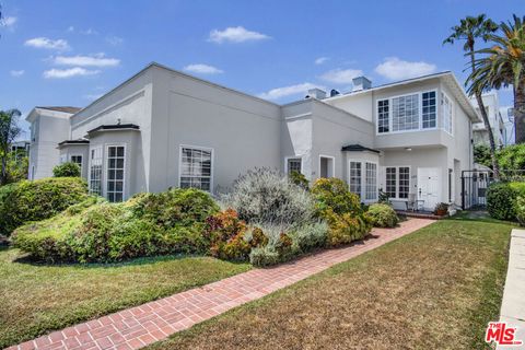 Photo of 129 N Flores Street, Los Angeles, CA 90048 (MLS # 26830039)