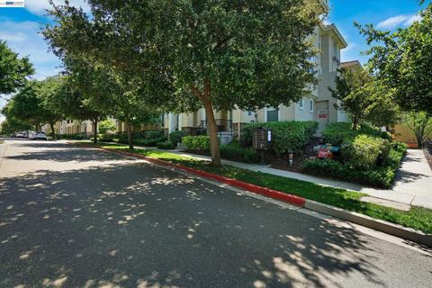 Photo of 25 Heligan Ln Ln #7, Livermore, CA 94551 (MLS # 41132726)