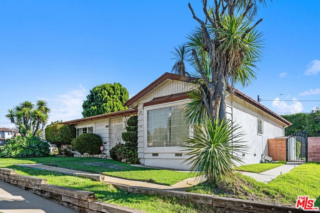 5804 S Sherbourne Drive