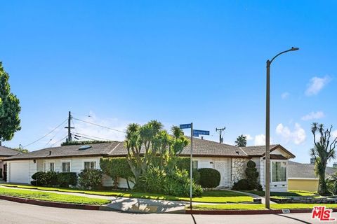 Photo of 5804 S Sherbourne Drive, Los Angeles, CA 90056 (MLS # 25620679)