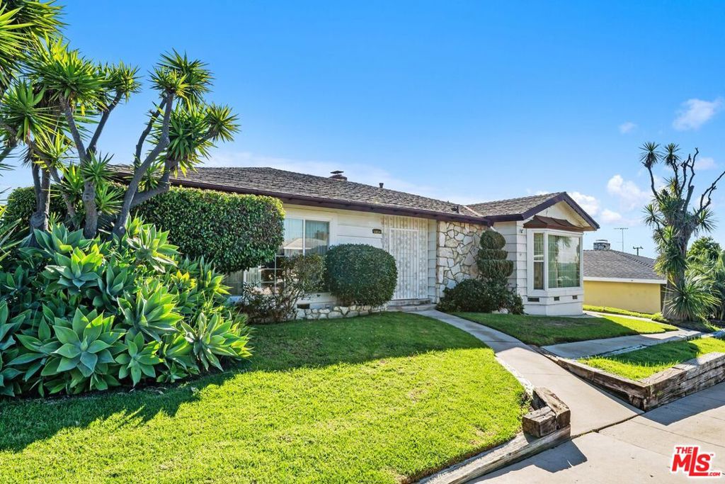 5804 S Sherbourne Drive