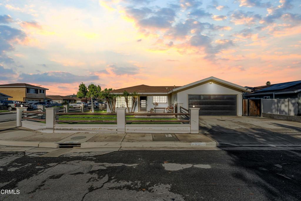 521 W Santa Cruz Street