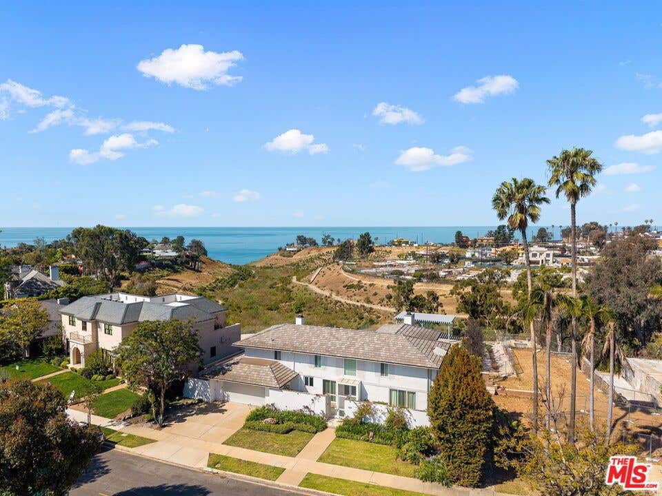 Photo of 525 Alma Real Drive, Pacific Palisades, CA 90272 (MLS # 26841873)