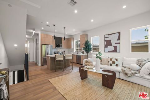 Photo of 257 1/2 S Park View Street, Los Angeles, CA 90057 (MLS # 25601469)