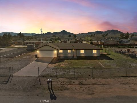 Photo of 16548 Quinnault Rd, Apple Valley, CA 92307 (MLS # HD26055494)
