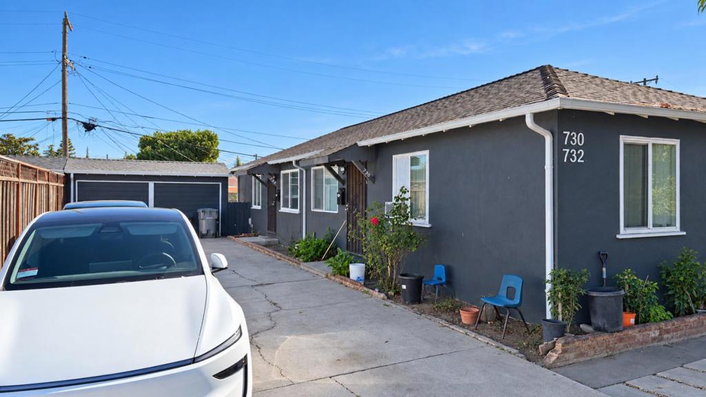 732 Banff Street