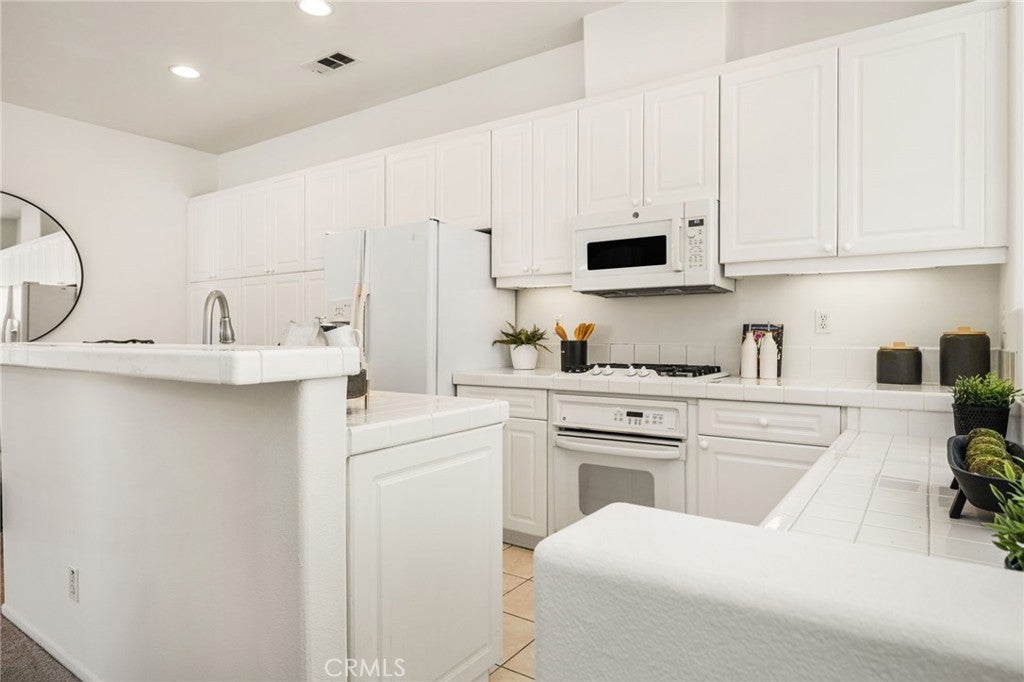 11 Medici Aisle, Irvine CA 92606 - Photo 9