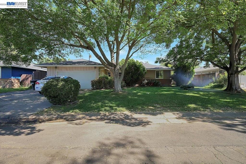 Photo of 1816 Eastern Avenue Ave, Sacramento, CA 95864 (MLS # 41128746)