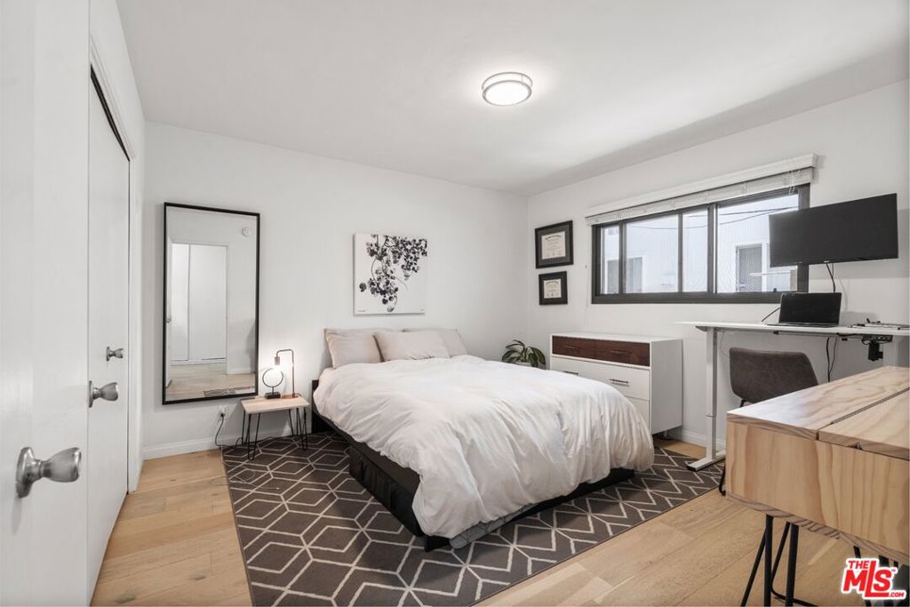 Introducing a stunning lower 1-bedroom apartment in the serene neighborhood of Playa del Rey. This beautifully remodeled unit boasts a modern kitchen that is sure to impress any culinary enthusiast. With ample natural light flooding in through well-placed windows, this apartment offers a bright and inviting atmosphere. Storage is not a concern, as this unit provides ample space to keep your belongings organized and clutter-free. Whether you are looking for a cozy home to unwind or a stylish space to entertain, this apartment in Playa del Rey is an excellent choice.