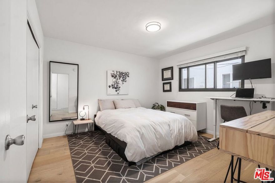 Introducing a stunning lower 1-bedroom apartment in the serene neighborhood of Playa del Rey. This beautifully remodeled unit boasts a modern kitchen that is sure to impress any culinary enthusiast. With ample natural light flooding in through well-placed windows, this apartment offers a bright and inviting atmosphere. Storage is not a concern, as this unit provides ample space to keep your belongings organized and clutter-free. Whether you are looking for a cozy home to unwind or a stylish space to entertain, this apartment in Playa del Rey is an excellent choice.