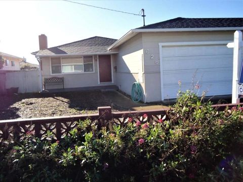 Photo of 628 Grove Street, Half Moon Bay, CA 94019 (MLS # ML82048453)