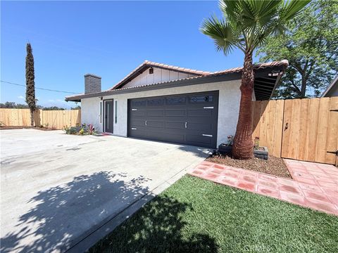 Photo of 972 E LYNWOOD DR, San Bernardino, CA 92404 (MLS # CV26101098)