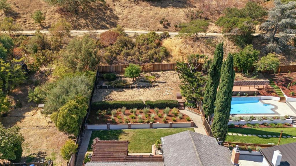 910 Foothill Drive