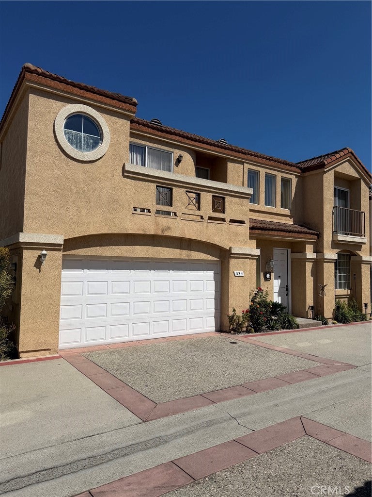 123 E 220th