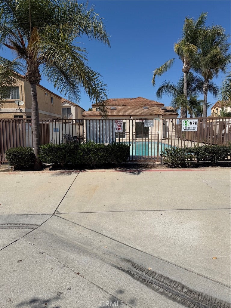 123 E 220th