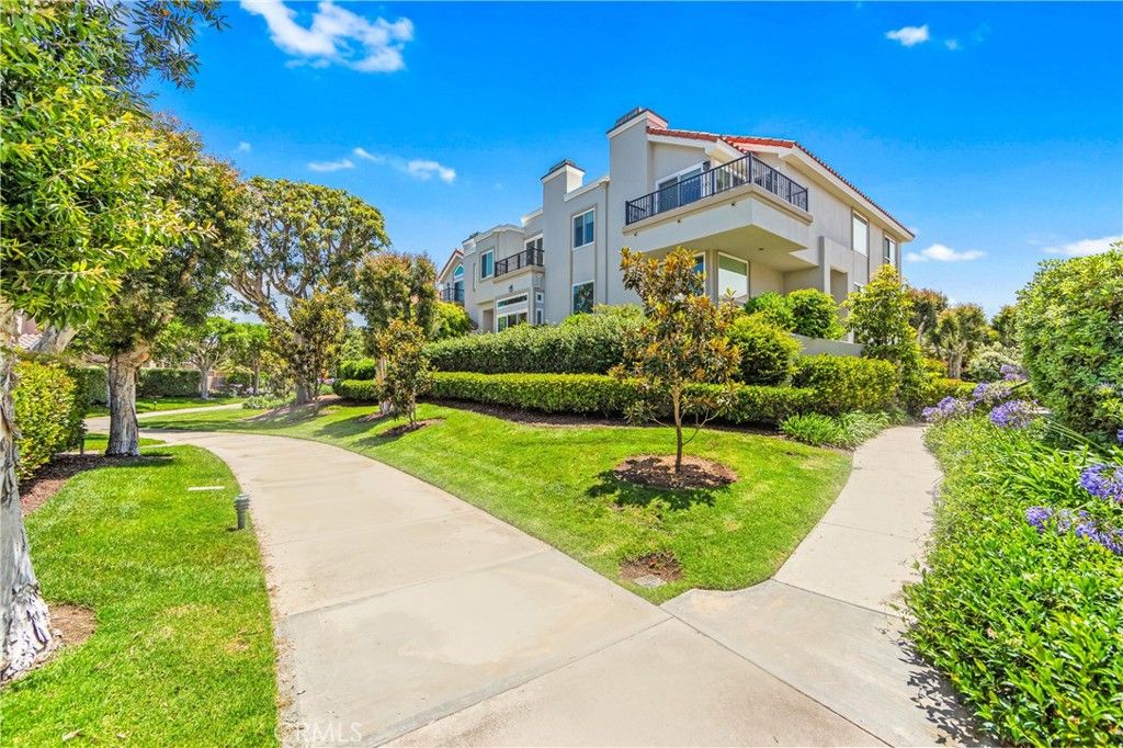 Photo of 19315 Brooktrail Lane, Huntington Beach, CA 92648 (MLS # OC25161280)