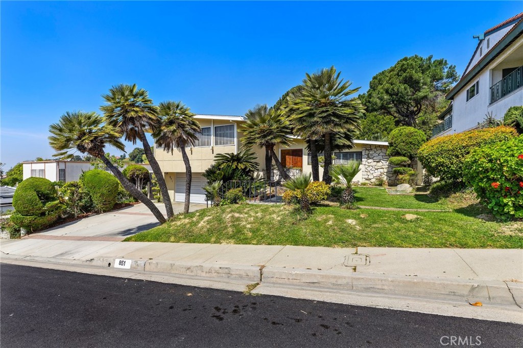 851 Crest Vista Drive