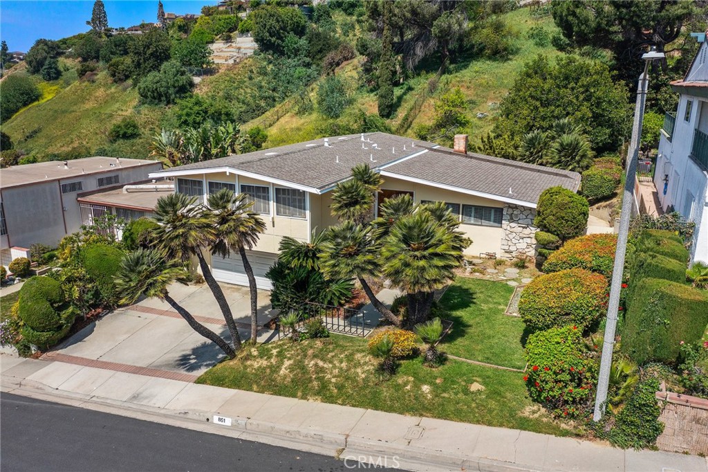 851 Crest Vista Drive