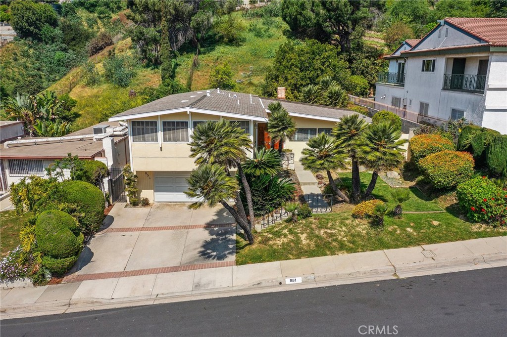 851 Crest Vista Drive