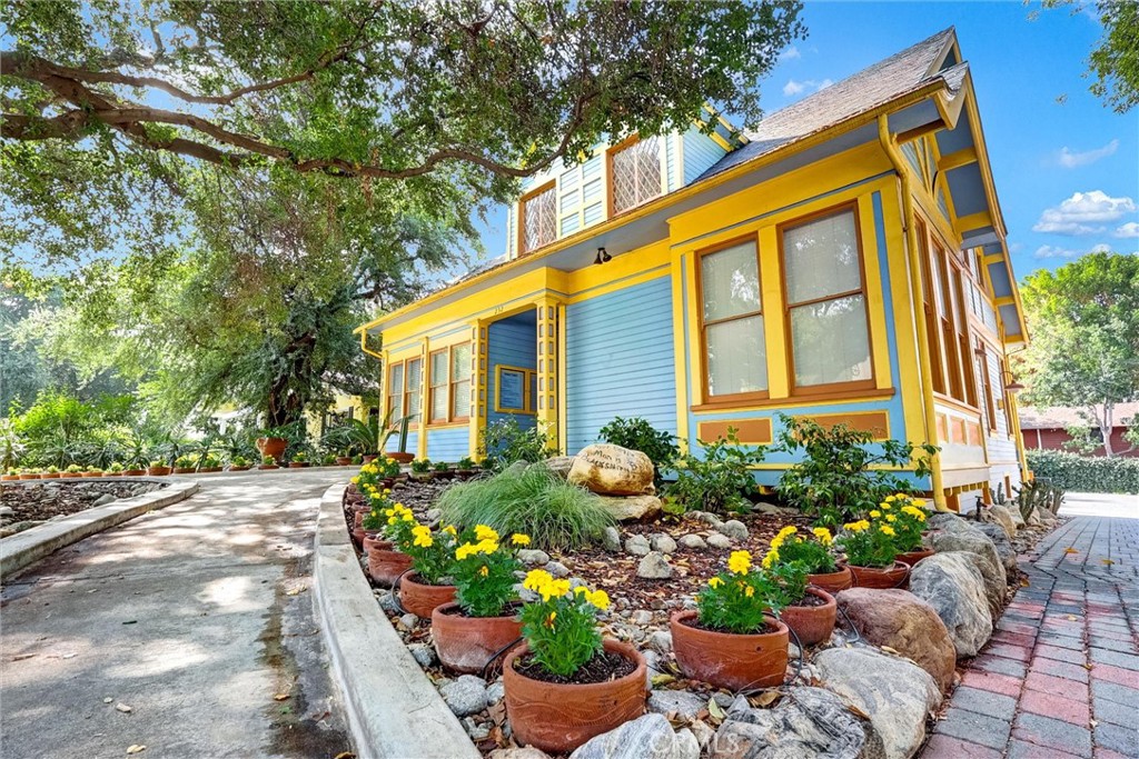 232 Harrison Avenue