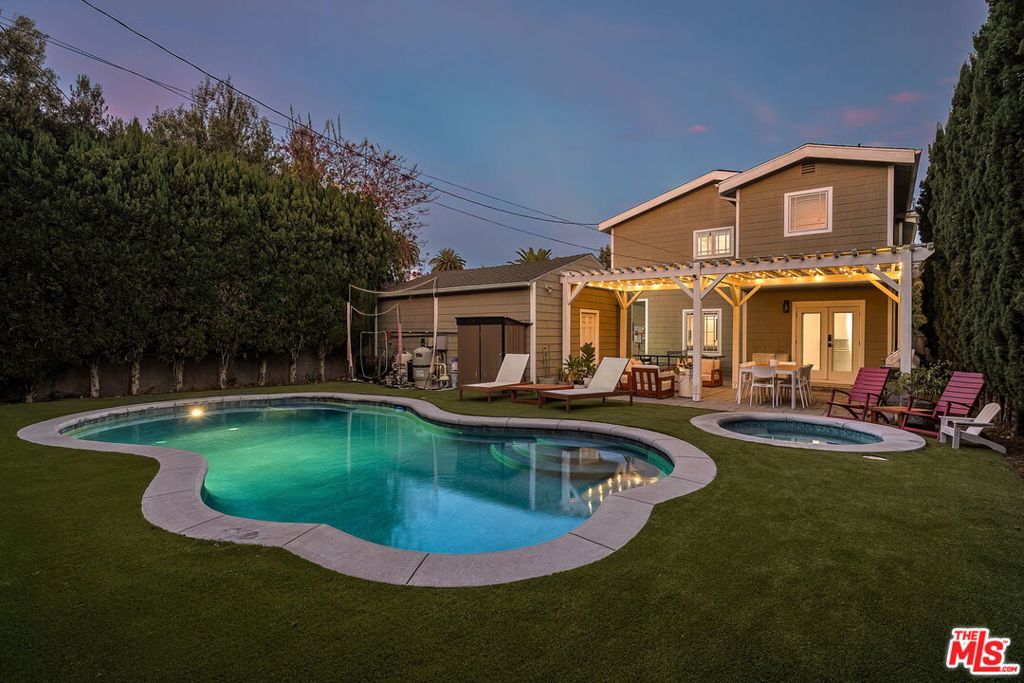 11825 Pacific Avenue, Los Angeles CA 90066