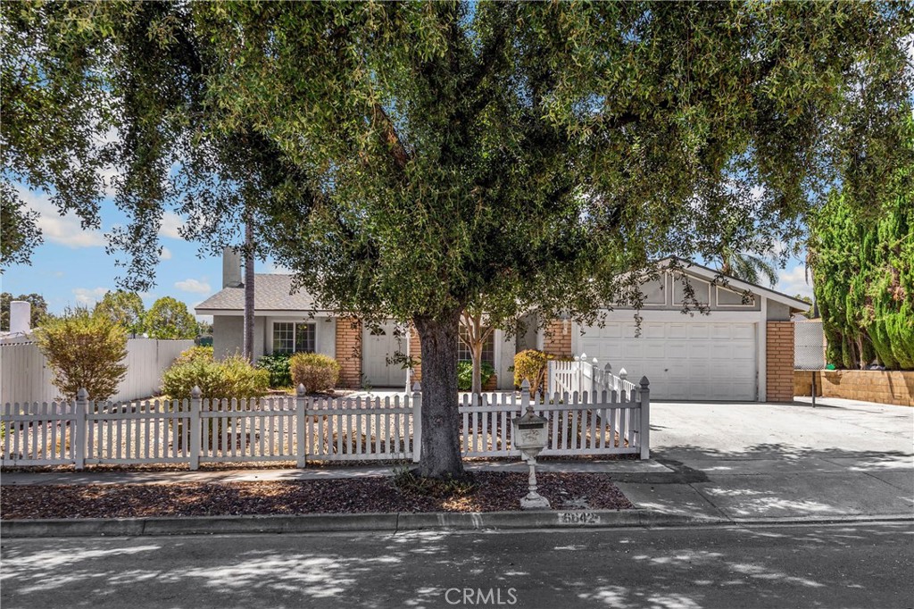 6642 Topaz Street