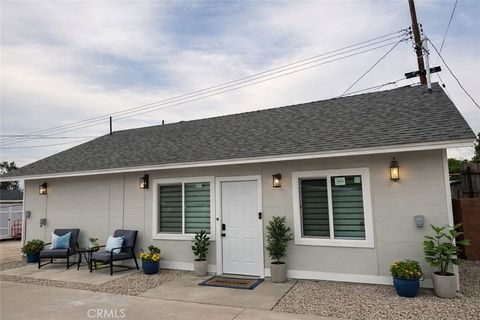 Photo of 559 E Juanita Avenue, Glendora, CA 91740 (MLS # AR26076898)