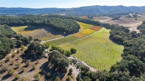 Photo of 1545 Willow Creek Rd, Paso Robles, CA 93446 (MLS # NS26029726)