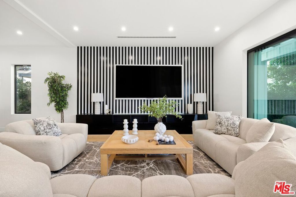 Photo of 5012 Enfield Avenue, Encino, CA 91316 (MLS # 26653253)