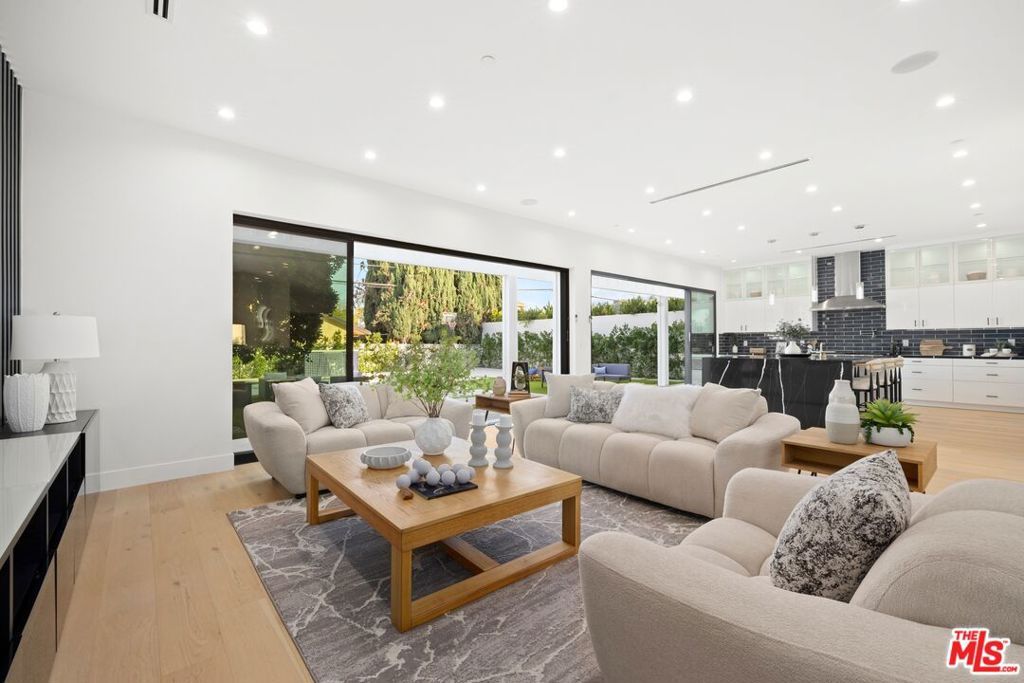 Photo of 5012 Enfield Avenue, Encino, CA 91316 (MLS # 26653253)