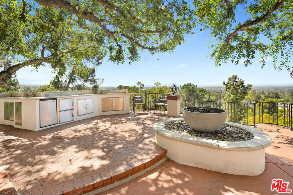 430 N Alta Vista Avenue