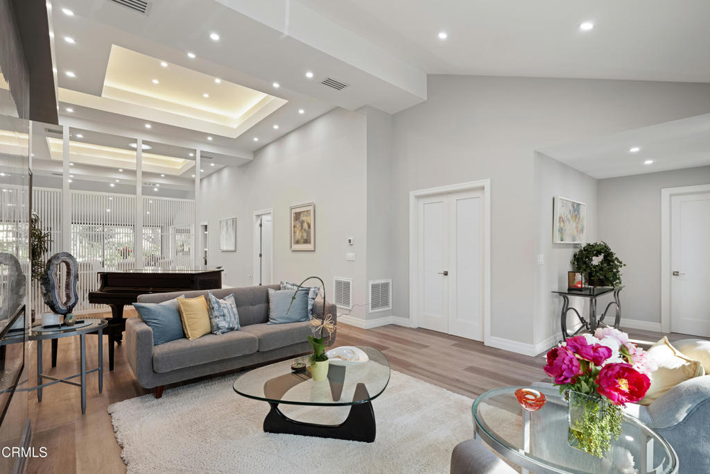Properties 4 4428 Oakwood Avenue
