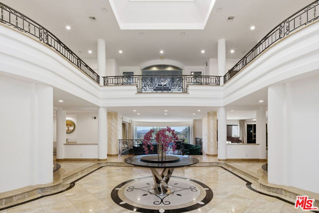 Photo of 24366 La Masina Court, Calabasas, CA 91302 (MLS # 25609811)