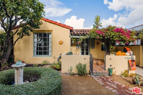 Photo of 3703 Edenhurst Avenue, Los Angeles, CA 90039 (MLS # 26104505)