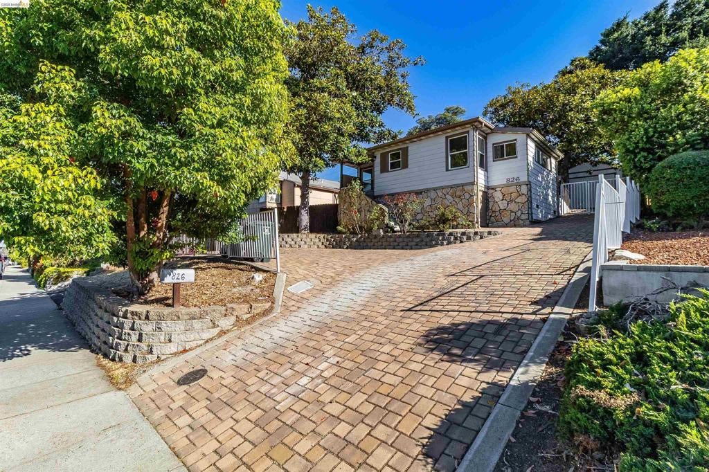 826 Benicia Rd