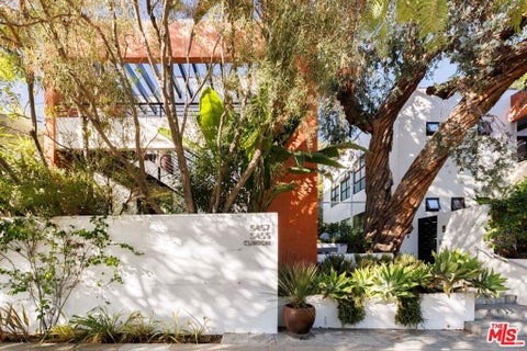 Photo of 5455 Clinton Street, Los Angeles, CA 90004 (MLS # 26104242)