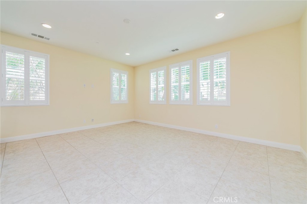 219 Wicker