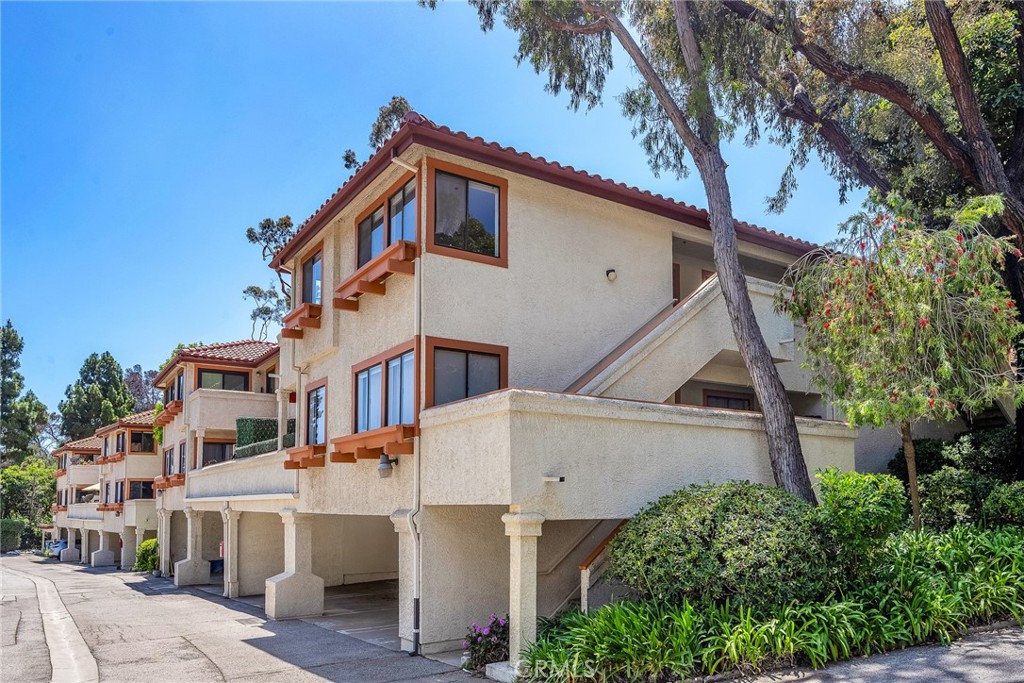 Properties 2 517 Palisades Drive