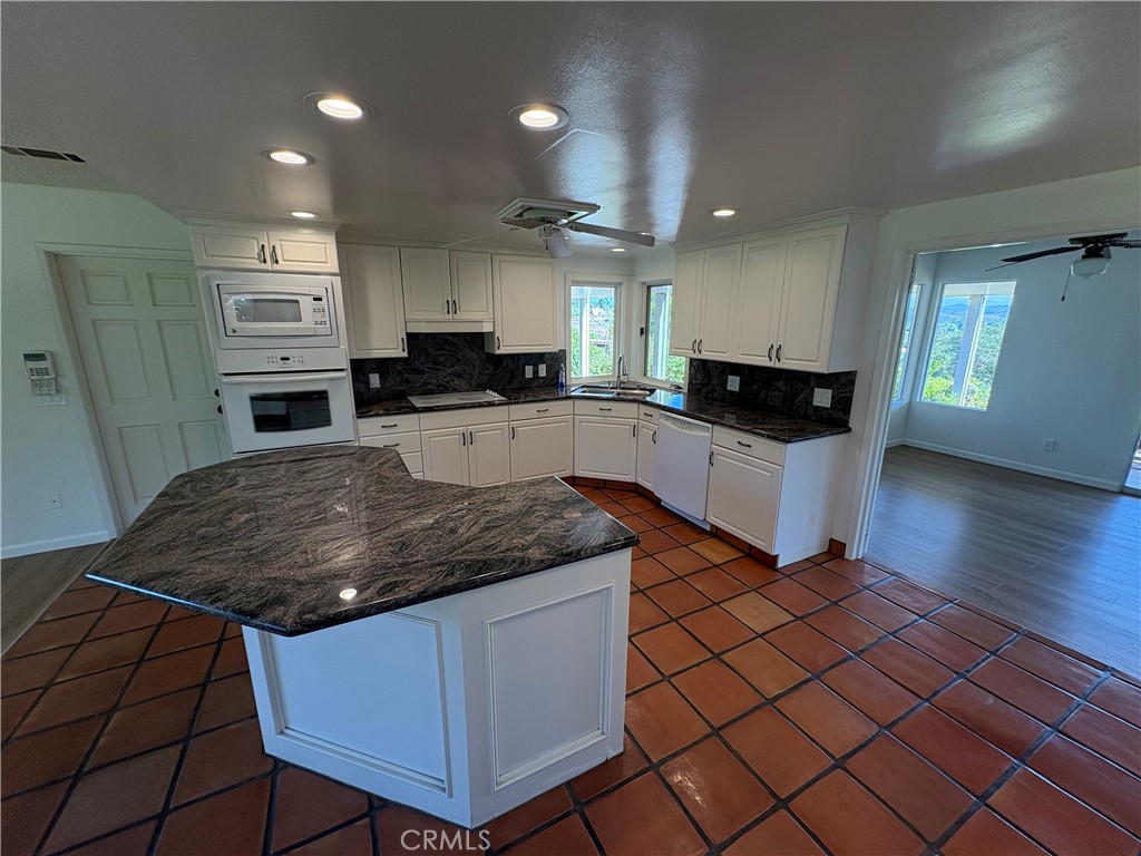 1905 Vista Del Norte