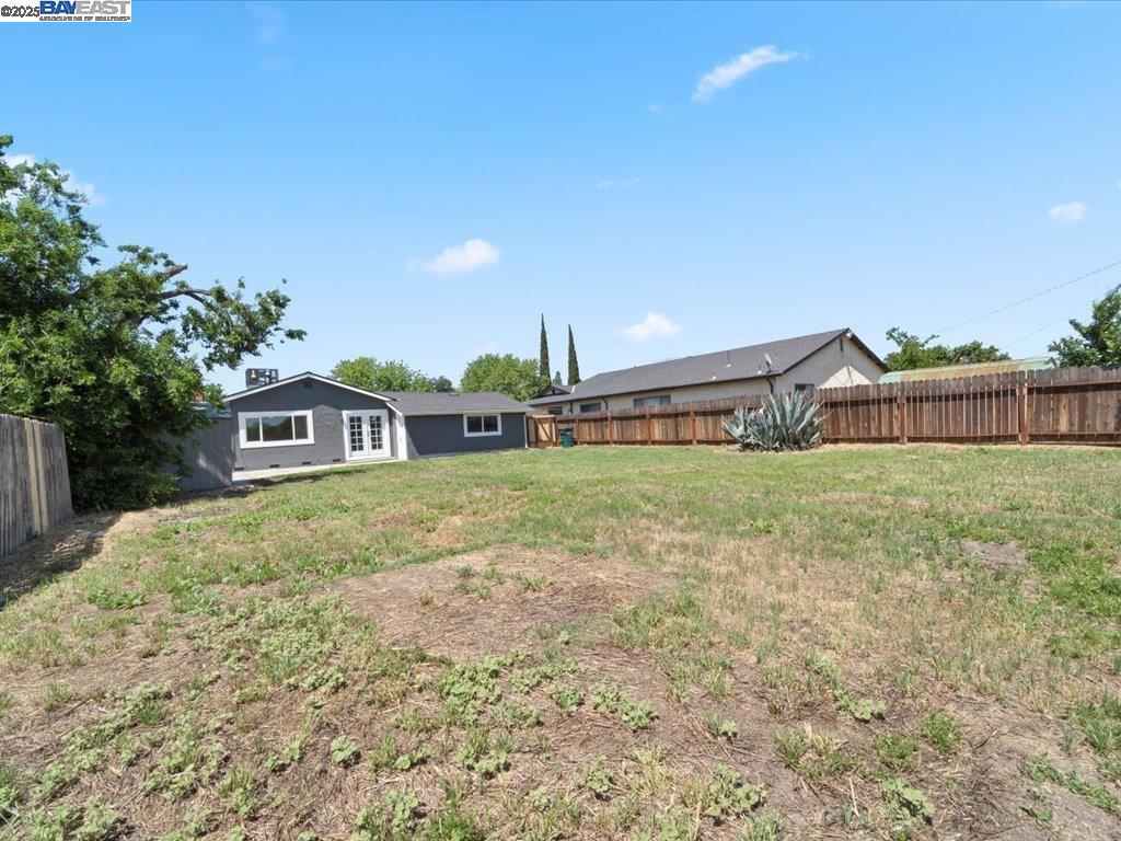 2446 E 9th