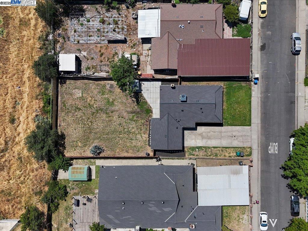 2446 E 9th