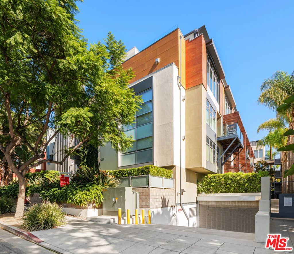 Photo of 1250 N Harper Avenue #401, West Hollywood, CA 90046 (MLS # 25615433)