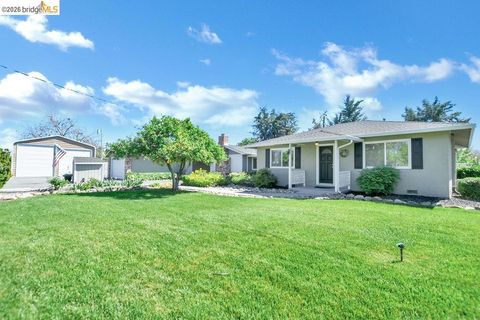 Photo of 420 Lone Oak Ct Ct, Brentwood, CA 94513 (MLS # 41128816)
