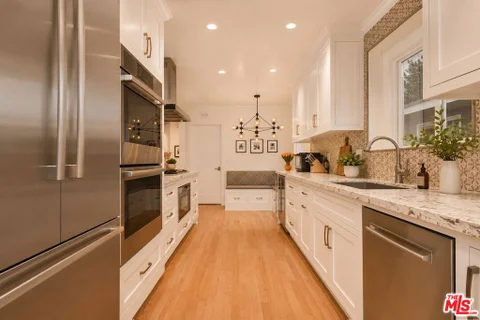 MLS: 26984637