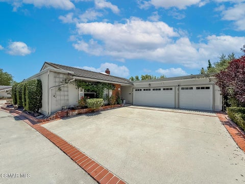 Photo of 1064 Barrow Court, Westlake Village, CA 91361 (MLS # 226003426)
