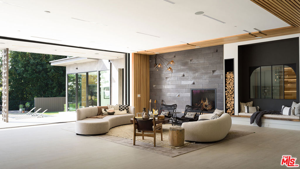 1772 N Crescent Heights Boulevard