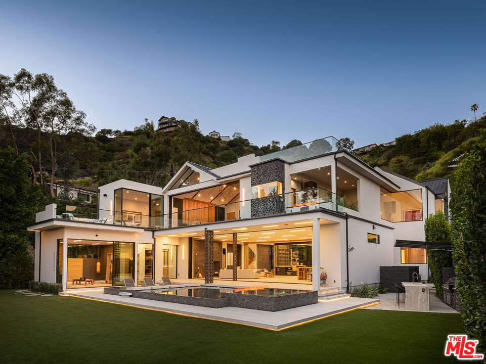 1772 N Crescent Heights Boulevard