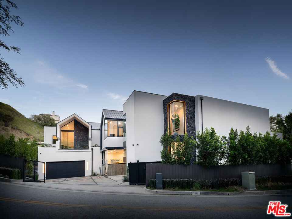 1772 N Crescent Heights Boulevard